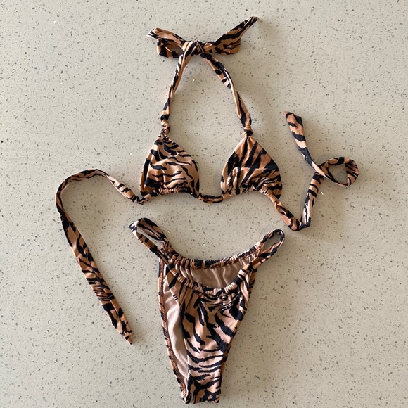 Tori Praver Swim in Tiger - Picture 1 of 4